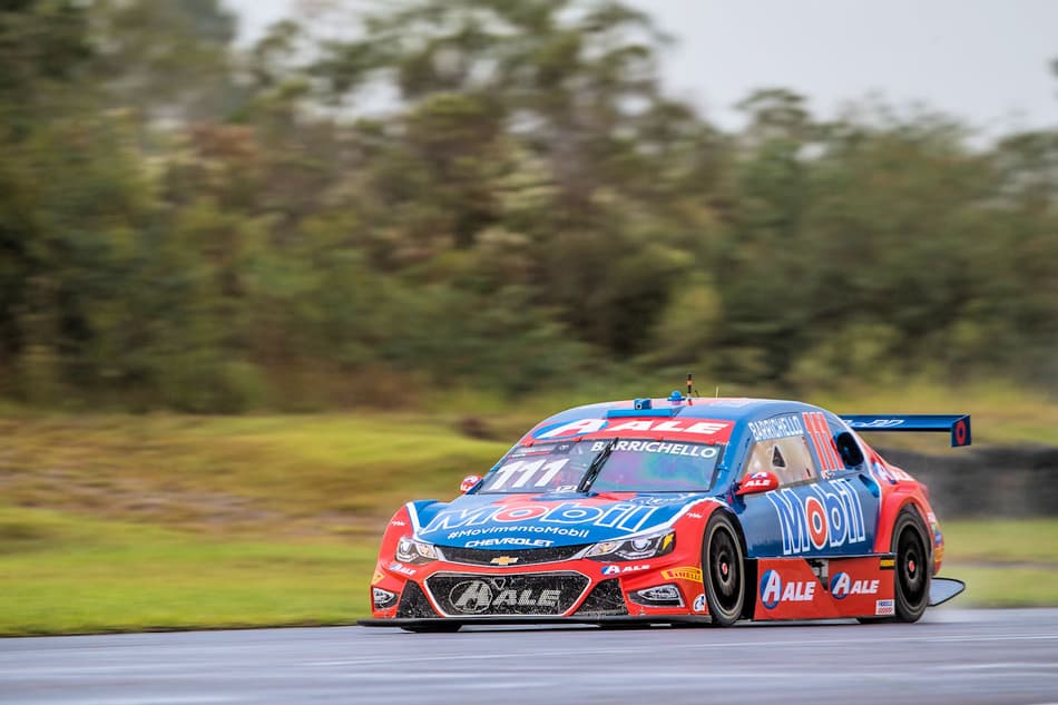 Full Time conquista pódio com Barrichello e pontua com todos os pilotos no Velopark