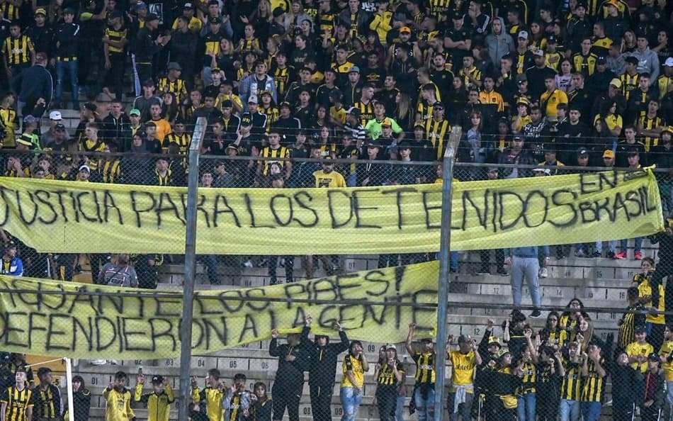 ‘Vaquinha’ e cantos contra o Flamengo marcam jogo do Peñarol no Uruguai