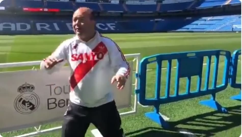 Torcedor do River imita gol do título da Liberta em tour no Santiago Bernabéu