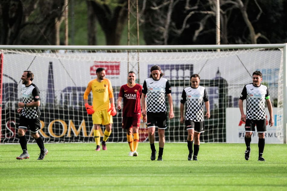 Felipe Massa faz gol em partida beneficente entre a Fórmula E e a AS Roma