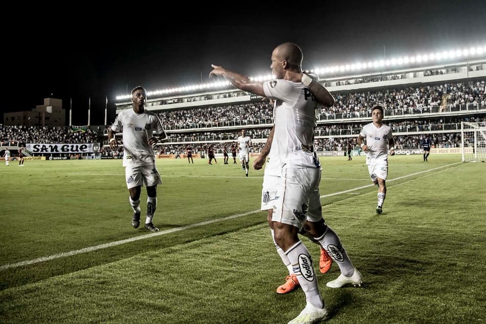 No triunfo por 3 a 0 sobre o Atlético-GO, o Santos teve em Carlos Sánchez sua figura central. O uruguaio fez um belo gol e comandou a equipe em campo. O garoto Rodrygo, envolvente e também com um golaço, foi outro destaque (notas por Rafael Bortoloti) 
