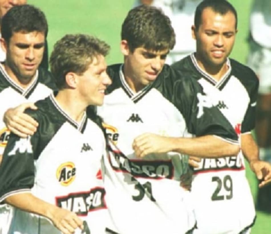 Blog do Garone: Juninho Pernambucano x Juninho Paulista: quem jogou mais pelo Vasco em 2000?