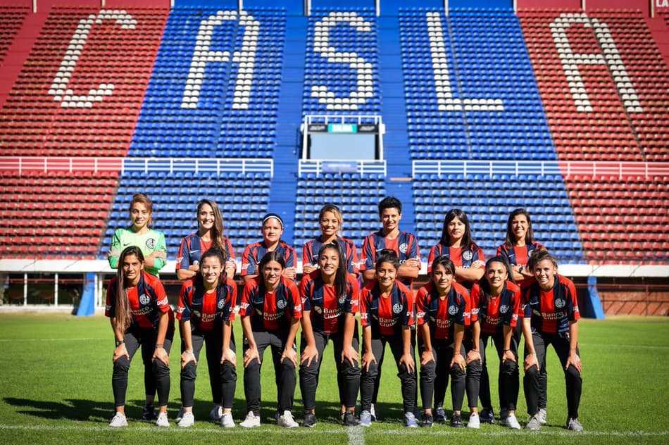 San Lorenzo assina contratos profissionais de sua equipe feminina