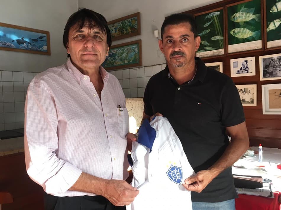 Ex-Vasco, Valdir Bigode assume comando de clube capixaba