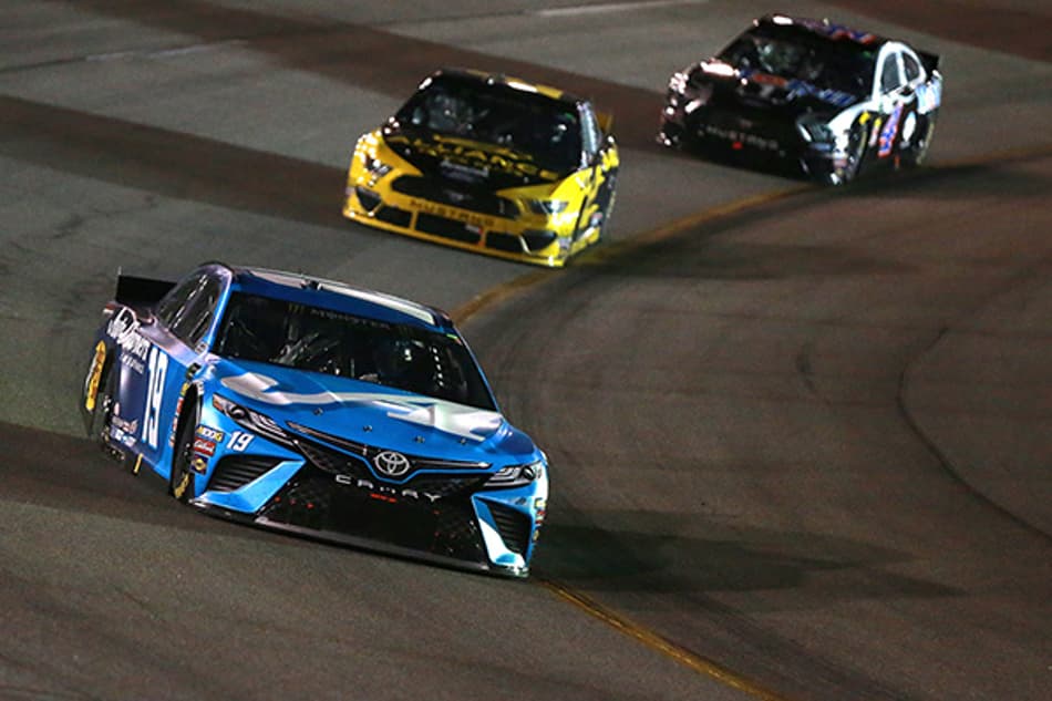 Martin Truex Jr. vence pela primeira vez em Richmond na NASCAR Cup Series