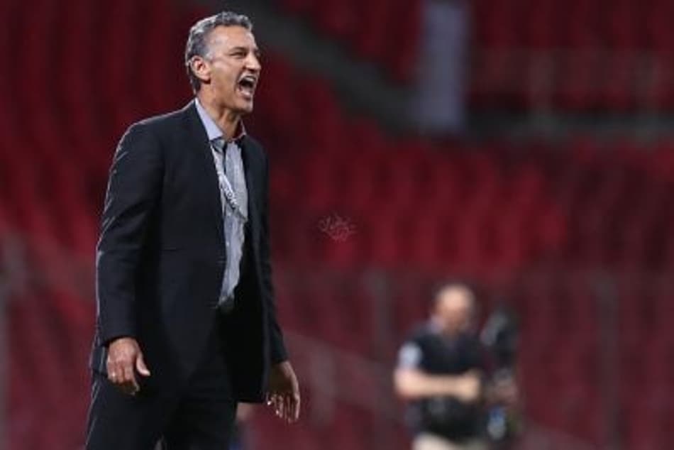 Com nova virada, time de Chamusca bate ex-equipe de Carille na Arábia