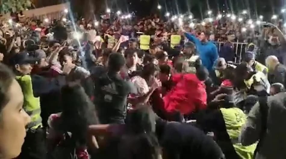 Furor para ver plantel do River Plate termina com acidente em Salta