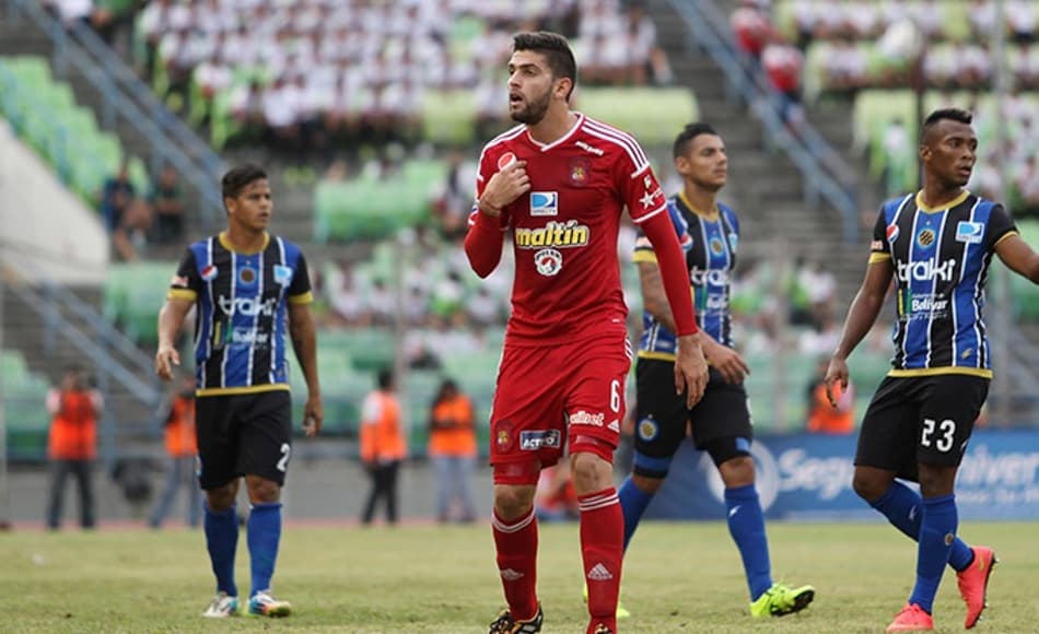 Rubert Quijada reclama de punição por protesto na Venezuela