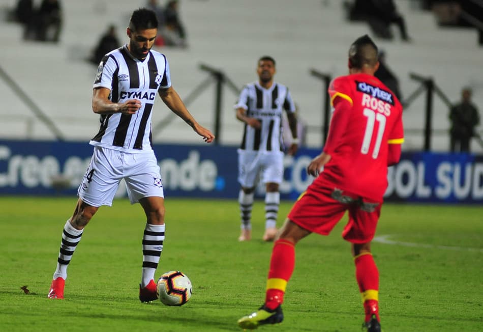 Wanderers segura Sport Huancayo e avança na Copa Sul-Americana