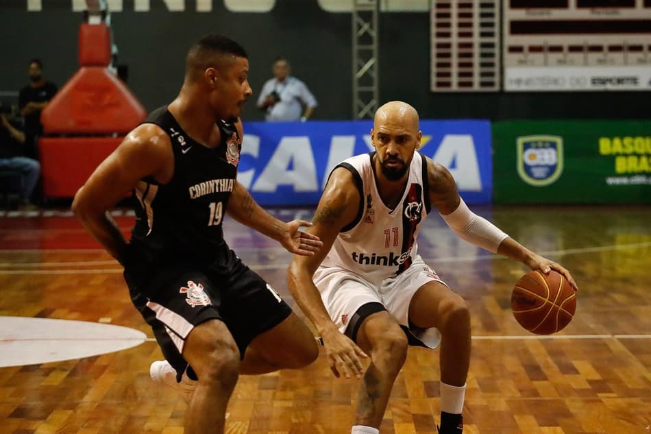 Flamengo recebe Corinthians a um passo das semifinais do NBB