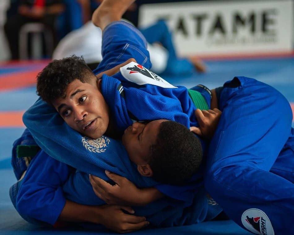 Jovens de projetos sociais brilham em superlutas no Estadual de Jiu-Jitsu