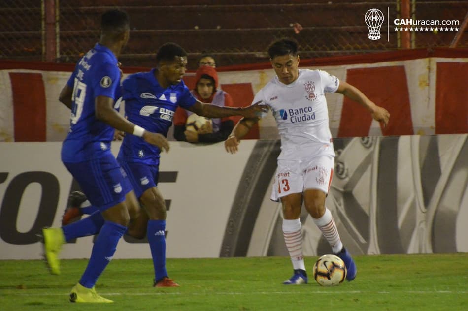 Pelo grupo do Cruzeiro, Emelec vence e elimina o Huracán da Libertadores