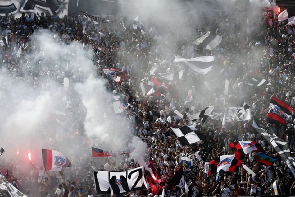 Torcida do Colo-Colo tenta impedir que jogo da Libertadores aconteça; Entenda
