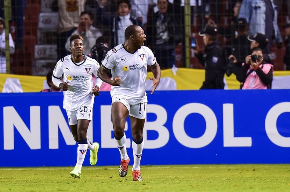 Reforçada por Antonio Valencia, LDU recebe o Olimpia pelas oitavas de final da Libertadores