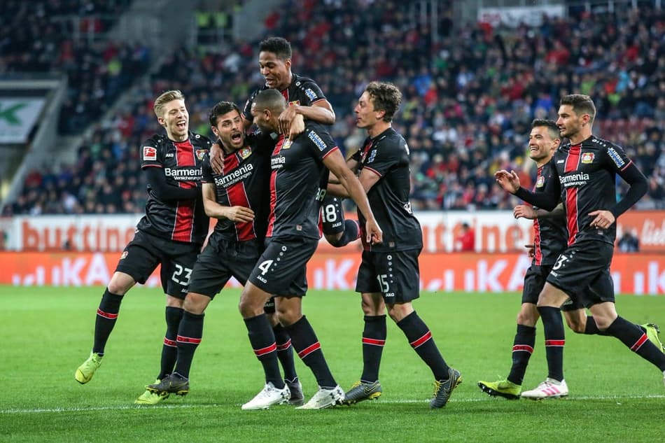 Leverkusen goleia fora de casa e esquenta corrida pela Champions