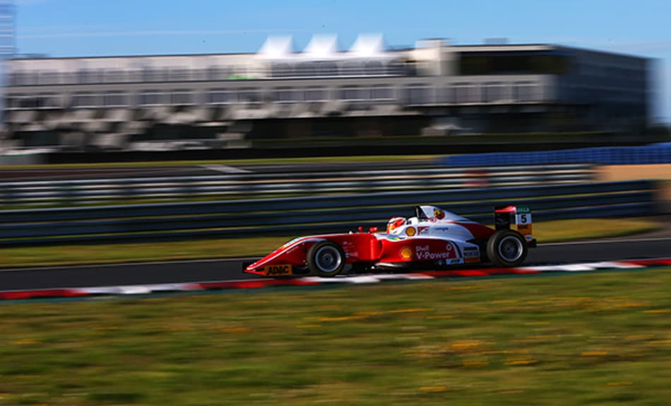 Com o chamado "Grand Chelem", Gianluca Petecof conquista primeira vitória no Alemão de Fórmula 4