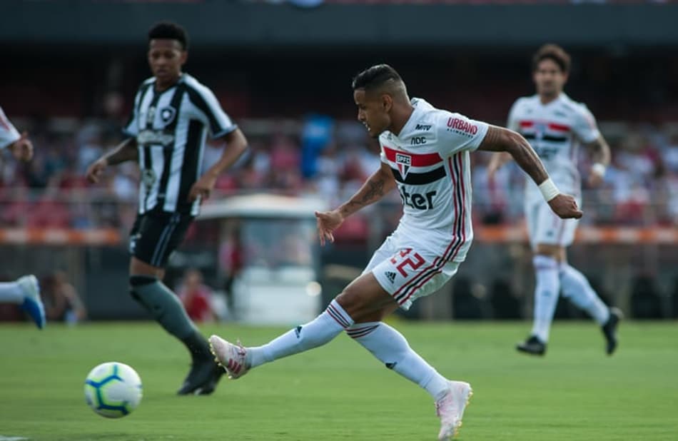Após drama no Fla, lesões perseguem Everton há quase um ano no Tricolor