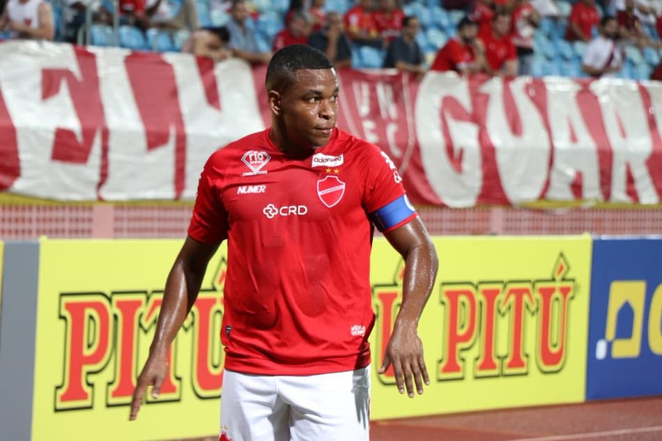 Vila Nova e Paraná empatam no estádio Olímpico