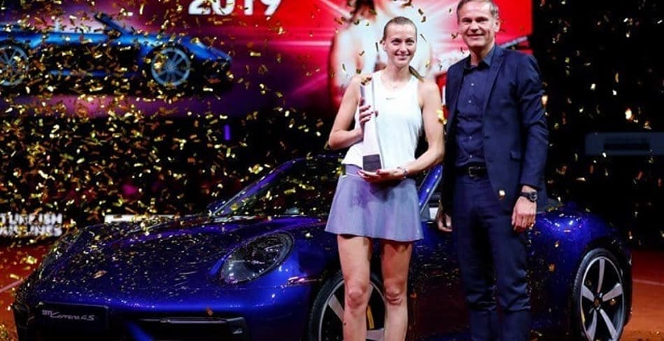 Kvitova conquista Premier de Stuttgart e cola na liderança da WTA
