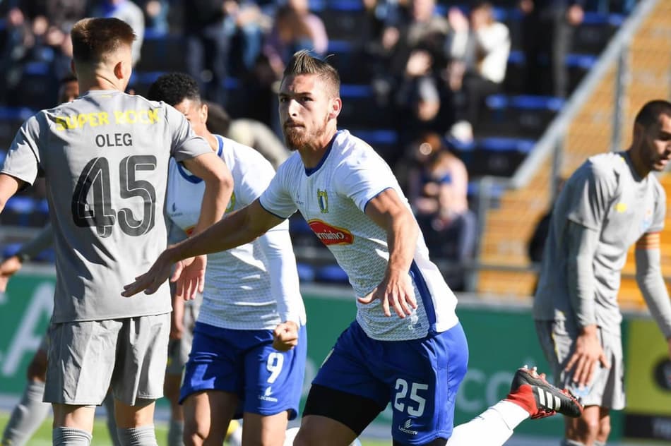 Zagueiro revelado no São Paulo, Hugo Gomes comemora acesso em Portugal