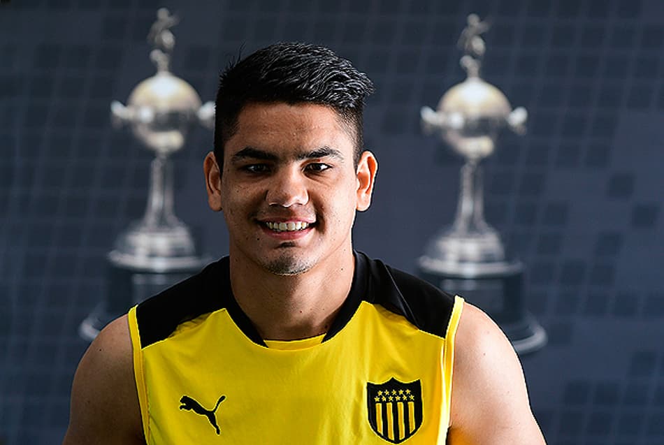 Atacante do Peñarol escapa de prisão após acidente de trânsito