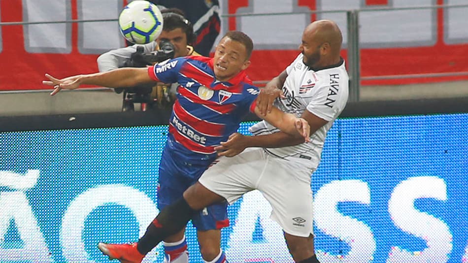 Na raça, Fortaleza bate Athletico e vence a primeira na Série A