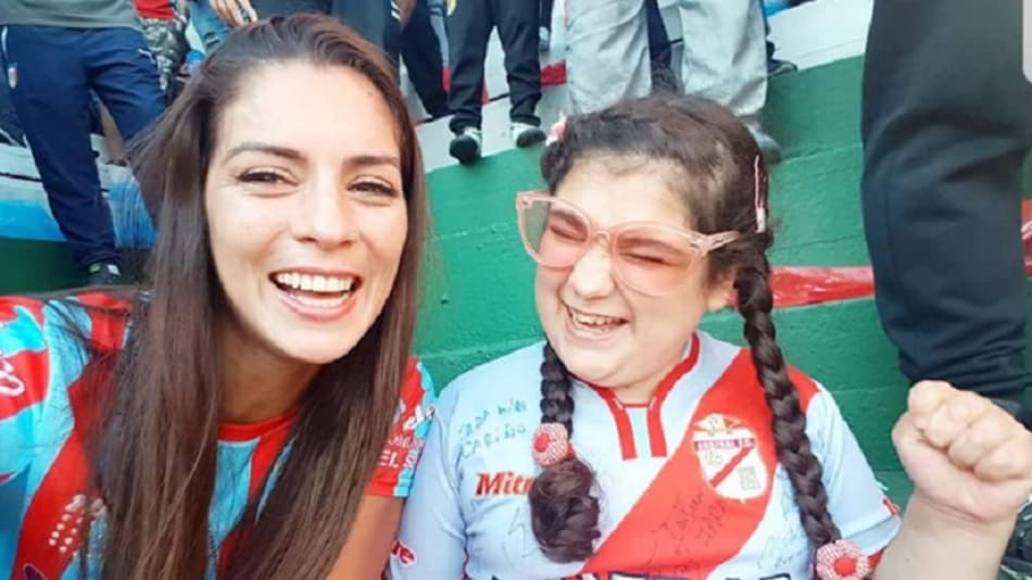 Torcedora deficiente visual ouve narração feita pela mãe de gol decisivo na Argentina