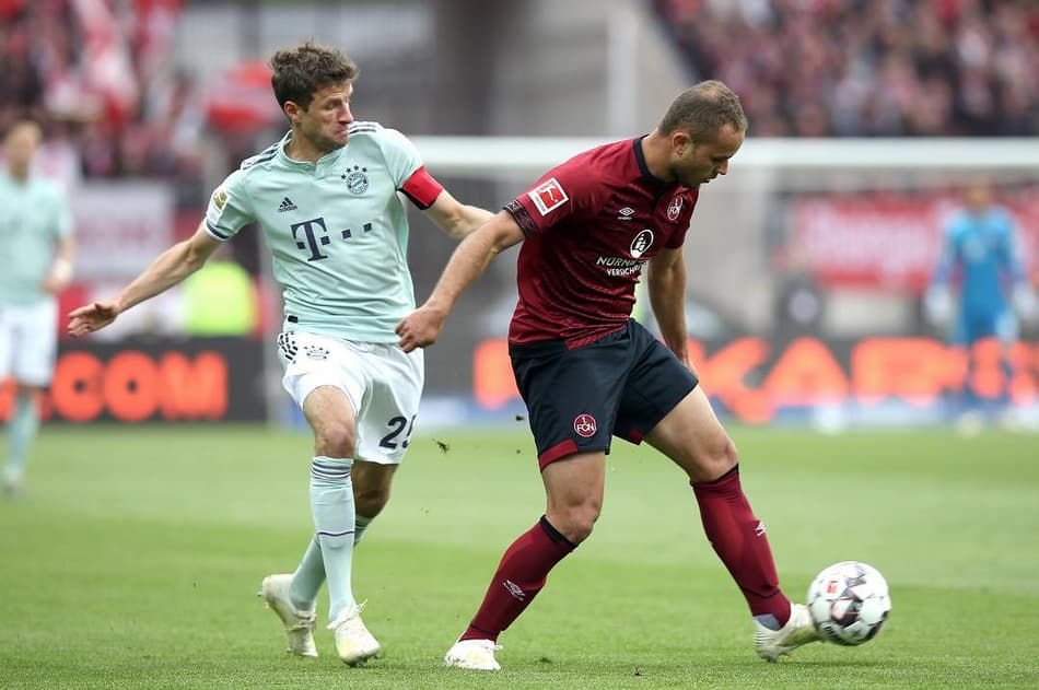 Zagueiro do Nuremberg celebra ponto diante do Bayern: 'Ainda temos esperança'