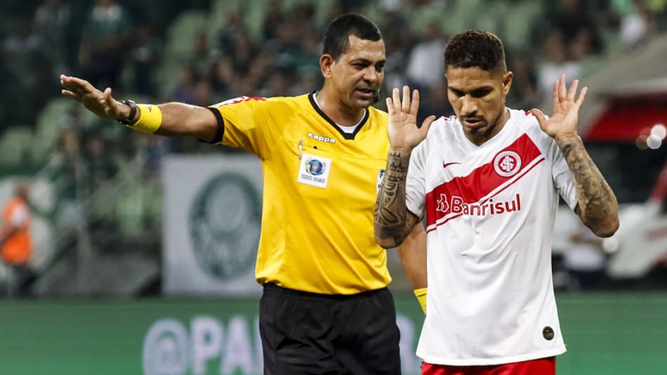 Paolo Guerrero dispara contra arbitragem e corneta Dudu