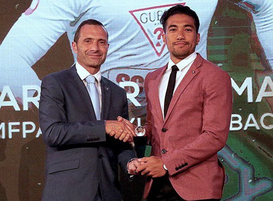 Lateral brasileiro que retornou da aposentadoria e é eleito o melhor da posição em país da Europa