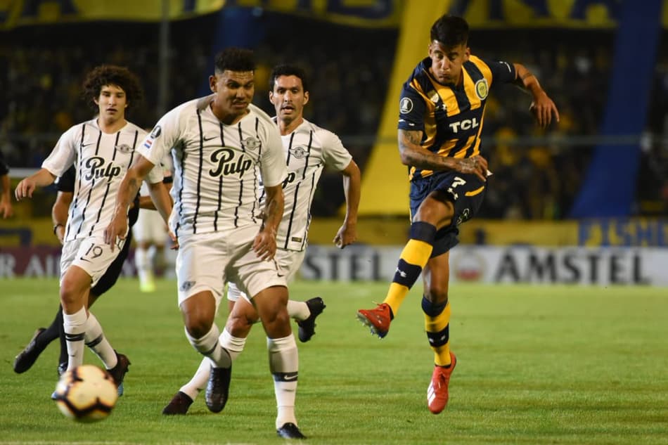 Martín Silva falha e Rosario Central derrota o Libertad
