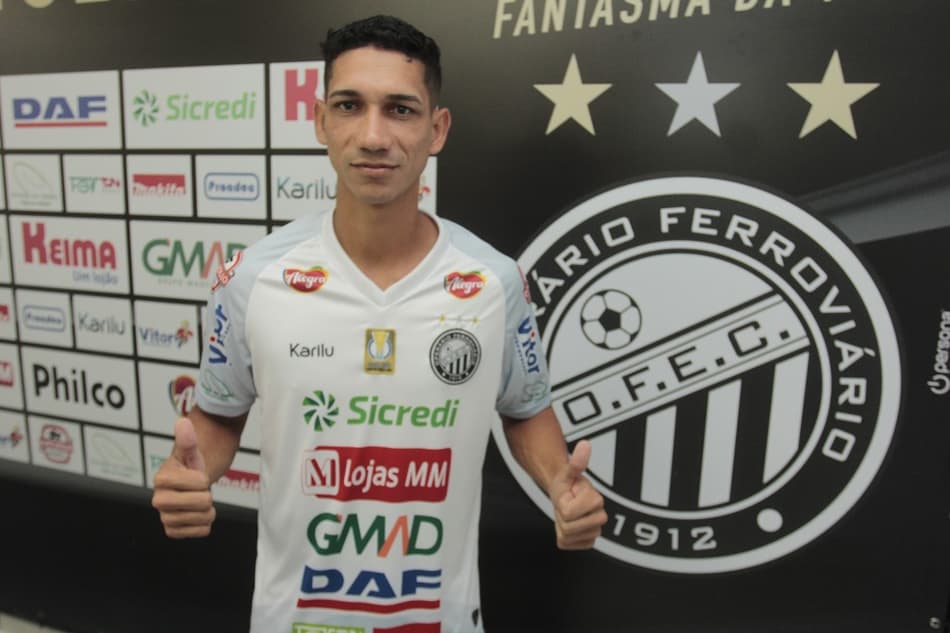 Cleyton e Eduardo iniciam transição para trabalho com bola no Operário-PR