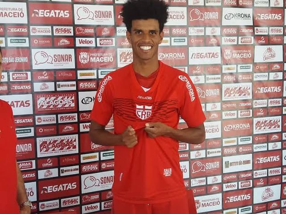 Ewerton Páscoa comemora primeira vitória do CRB na Série B
