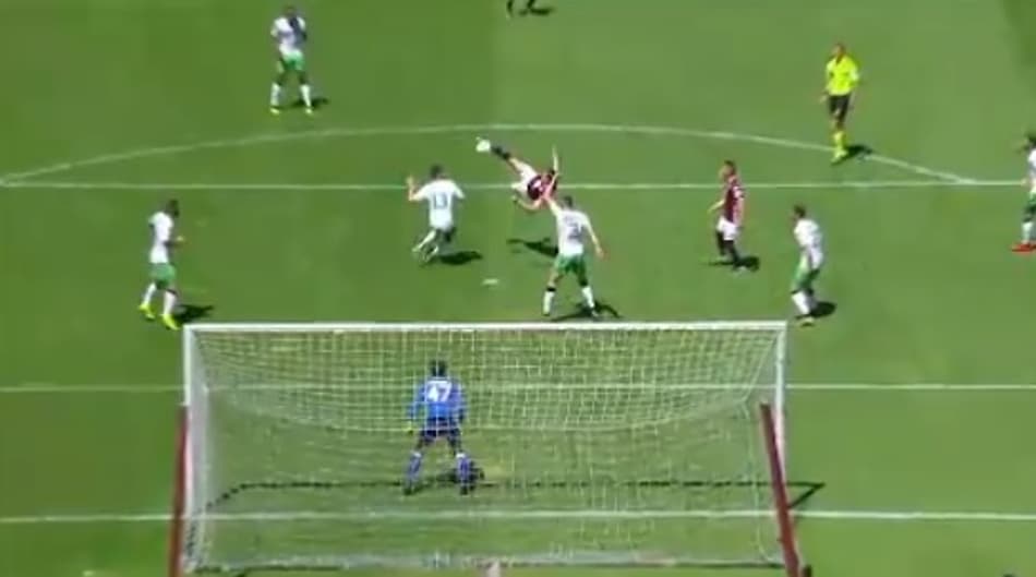 VÍDEO: Belotti marca golaço de bicicleta em vitória do Torino