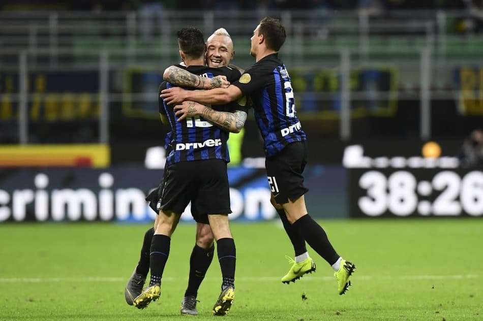 Em casa, Inter vence Chievo e se aproxima da vaga na Champions