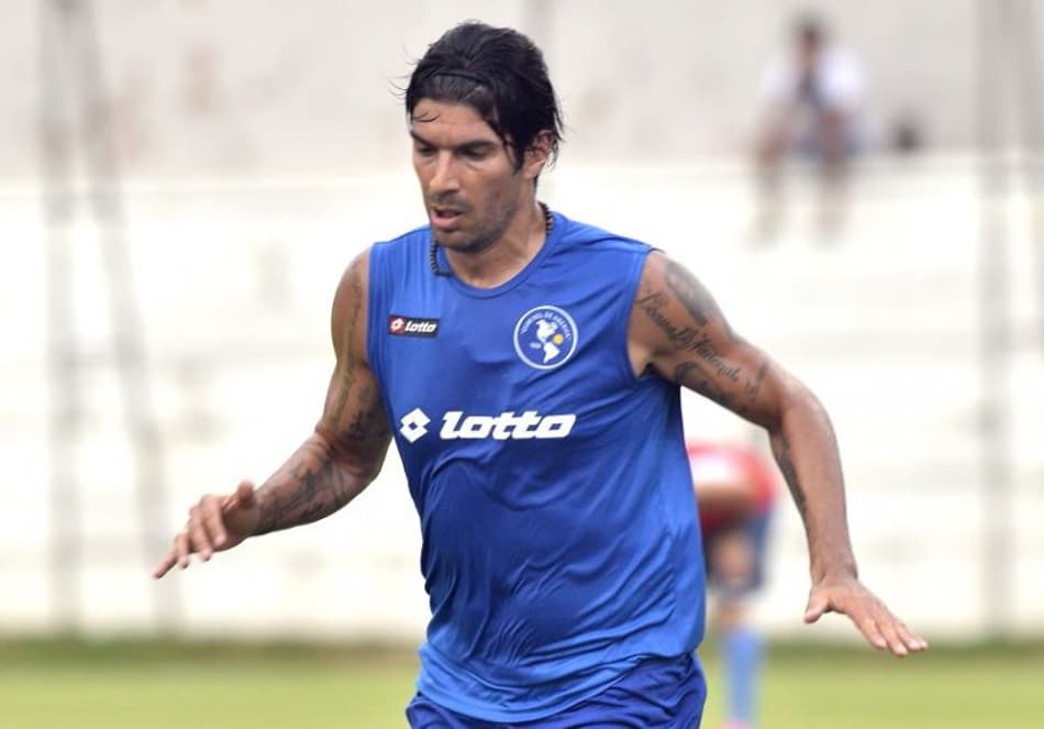 Loco Abreu faz revelação sobre a falta de estrutura em ex-equipe