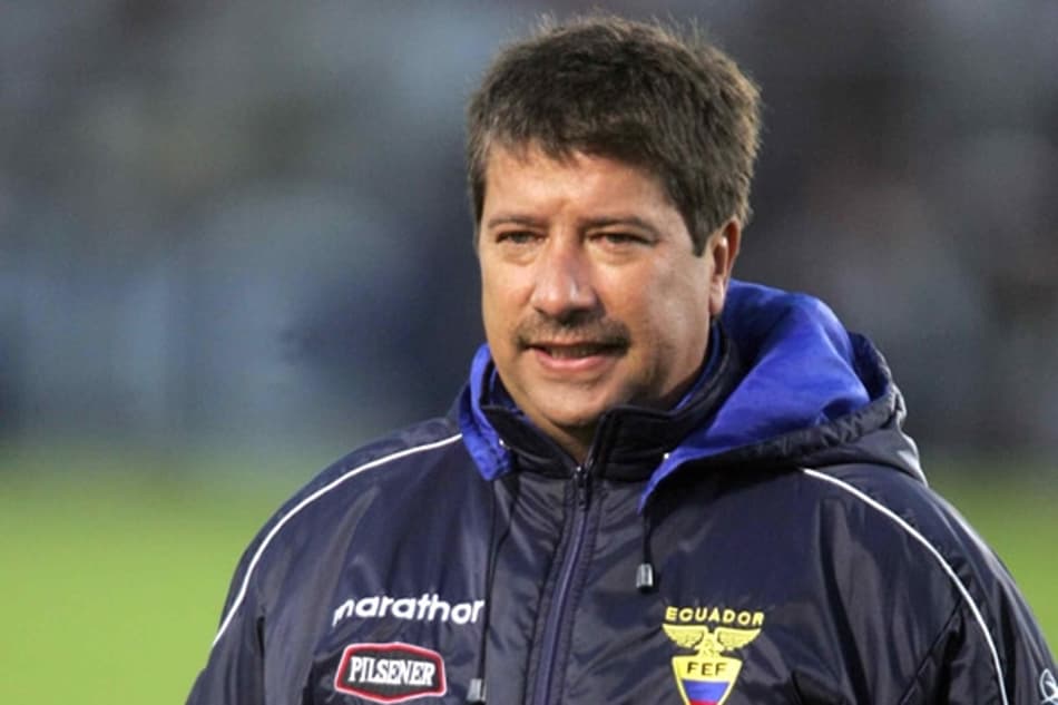 Equador, precisando vencer, também jogará contra retrospecto de treinador