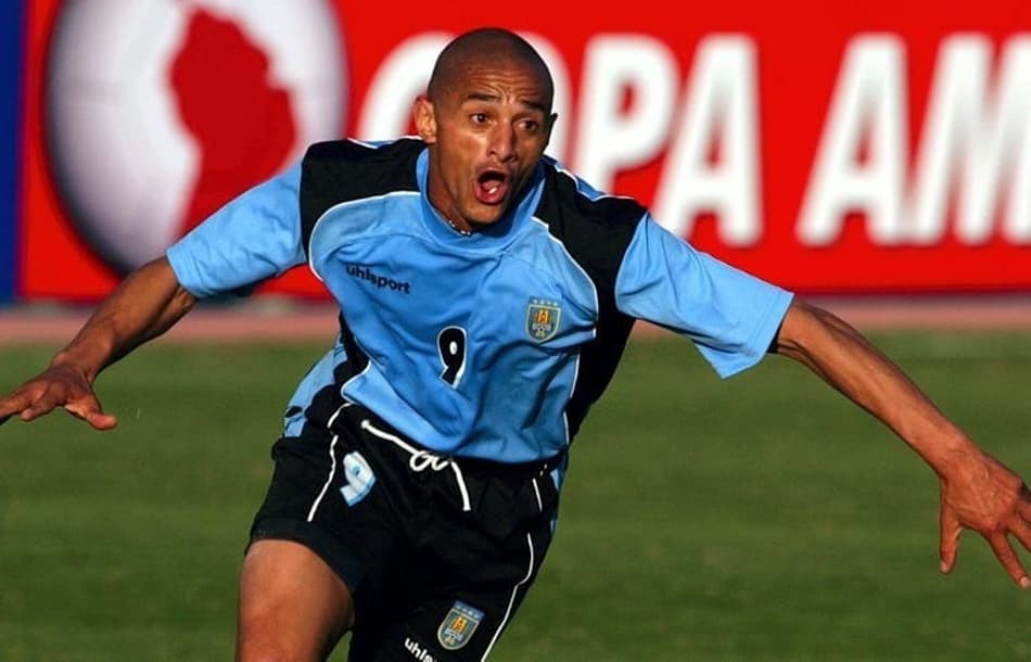 Ex-jogador da seleção uruguaia nega trabalhar como garçom na Espanha