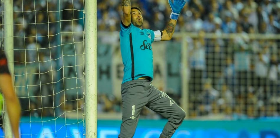 Goleiro do Atlético Tucumán nega afirmação polêmica de Matías Súarez