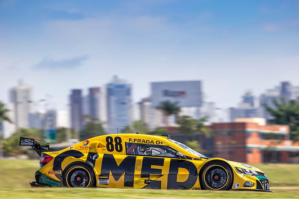 Stock Car e o dilema: brigar pela vitória na 1ª corrida ou poupar pneus e pensar no campeonato?