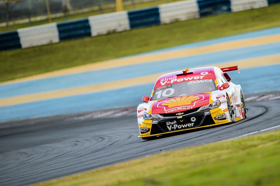 STOCK CAR: Zonta ignora problemas e fecha sexta-feira na frente; Barrichello foi o 16º