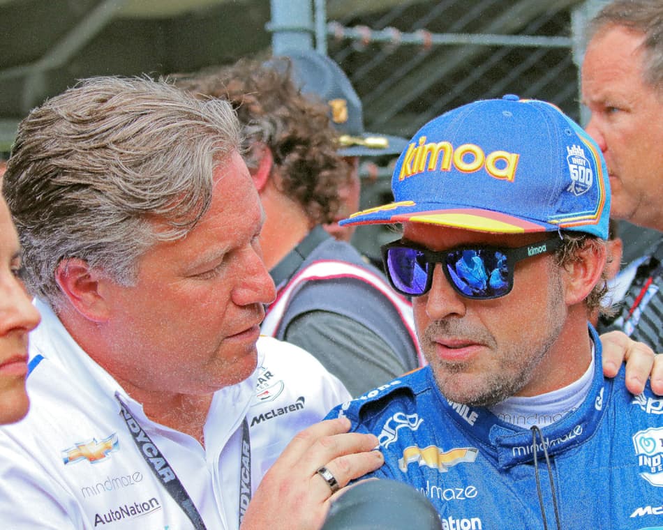 Brown revela que terá encontro com Alonso para discutir futuro do espanhol