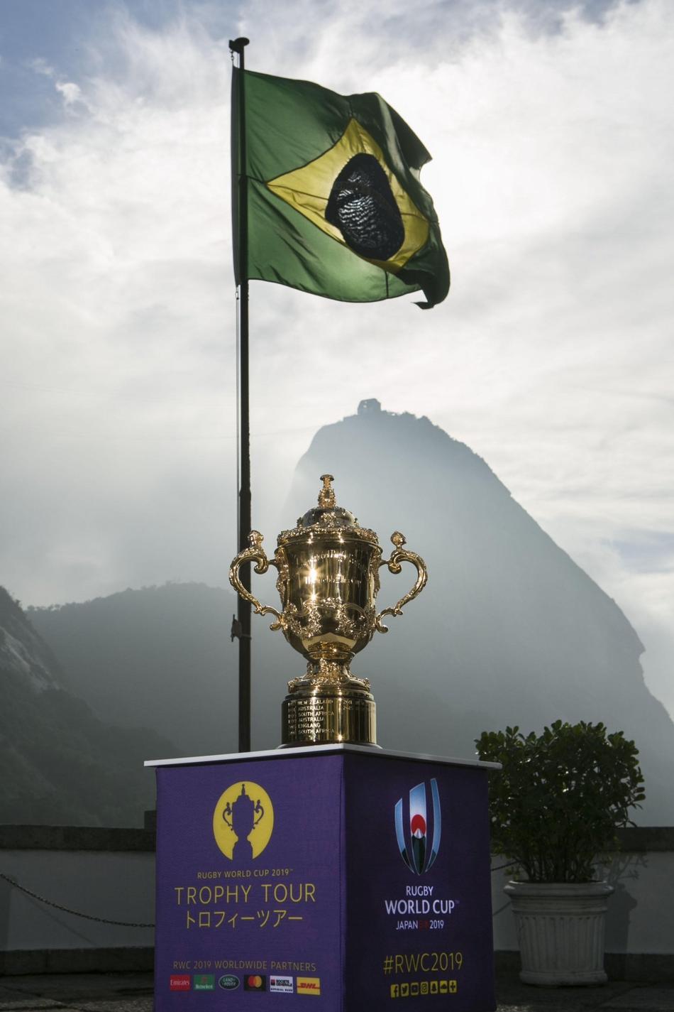 Troféu da Copa do Mundo de rúgbi visita o Pão de Açúcar e Copacabana