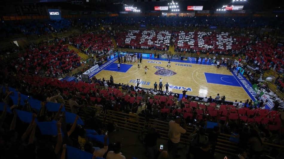 Franca faz valer fator casa, vence Flamengo e empata a final do NBB