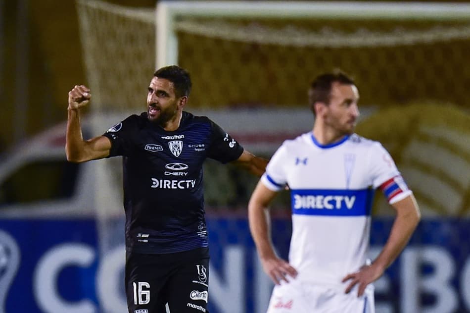 Arrasador, Independiente del Valle goleia Universidad Católica na Sula