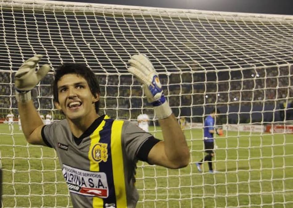 Destaque, experiência e Brasil: A trajetória do goleiro Antonio Franco