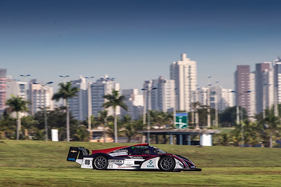 Protótipo AJR #88 comandado pelo ex-F1 Tarso Marques estabelece novo recorde em Goiânia