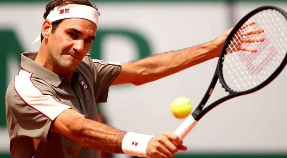 Federer marca retorno com fácil vitória em Roland Garros