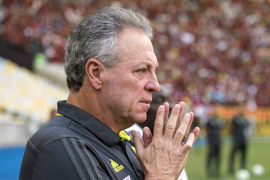 Fla vence, mas não convence, e abrirá junho sem perspectiva de evolução