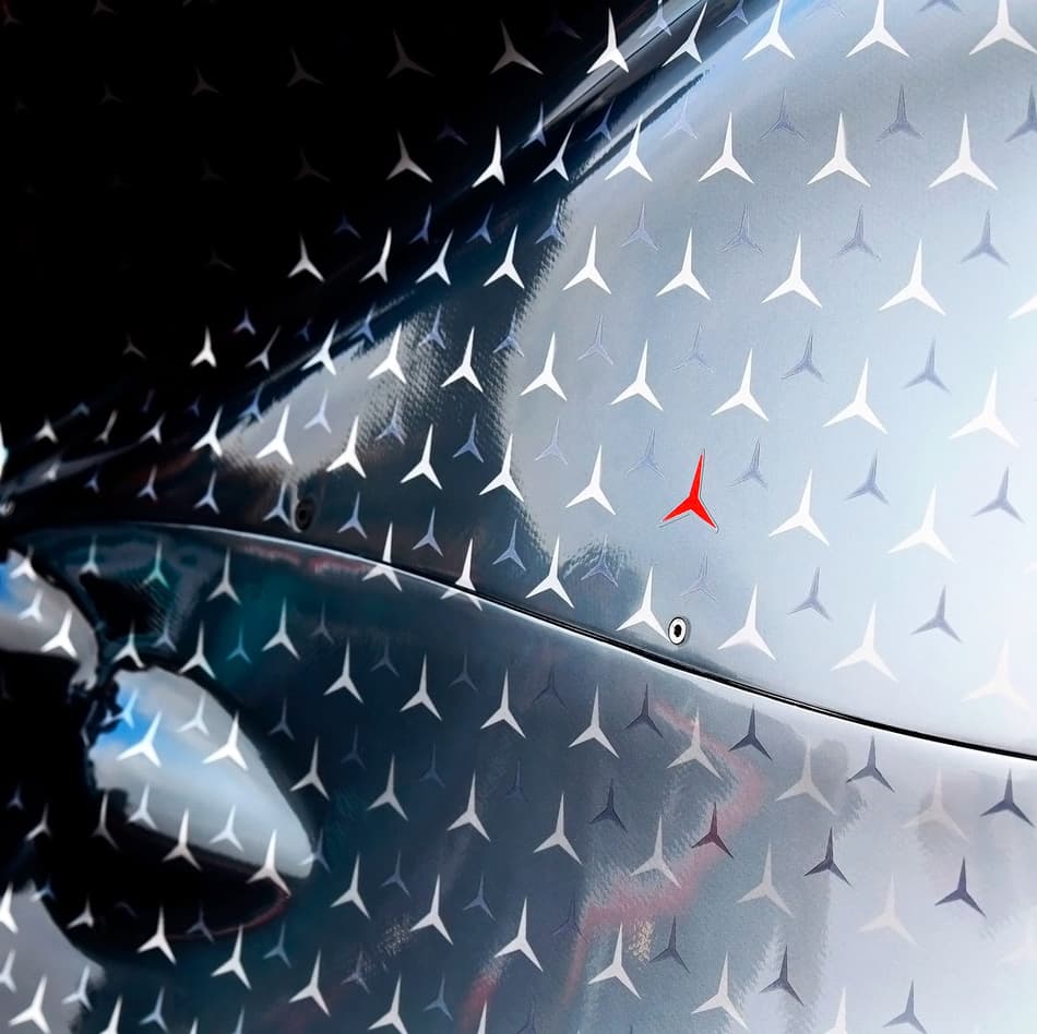 Mercedes vai manter estrela vermelha em homenagem a Lauda